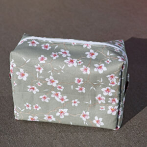 Necessaire beige mit Blumenmuster