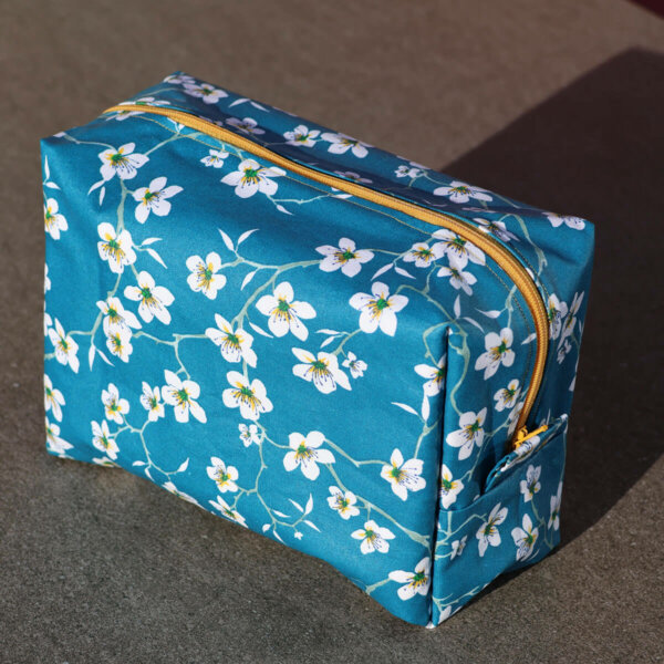 Necessaire blau mit Blumenmuster