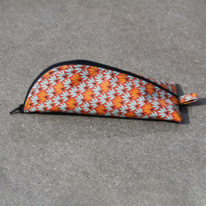 Etui mit orange-hellblauem Muster